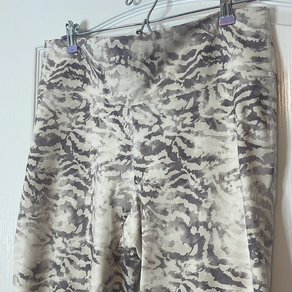 Fabletics Boost Powerhold High Waisted 7/8 Leggings Runyon Pink Cloud 1X - Picture 7 of 14